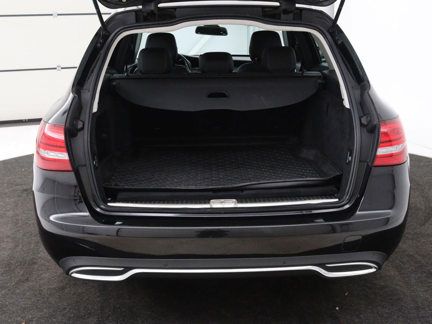 Mercedes-Benz C-Klasse 180 Avantgarde | Half leder | Adaptief LED | Trekhaak | Navigatie | Climate control | Park Assist | Cruise control | Bluetooth