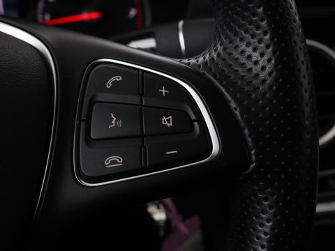 Mercedes-Benz C-Klasse 180 Avantgarde | Half leder | Adaptief LED | Trekhaak | Navigatie | Climate control | Park Assist | Cruise control | Bluetooth