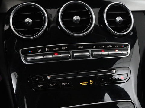 Mercedes-Benz C-Klasse 180 Avantgarde | Half leder | Adaptief LED | Trekhaak | Navigatie | Climate control | Park Assist | Cruise control | Bluetooth