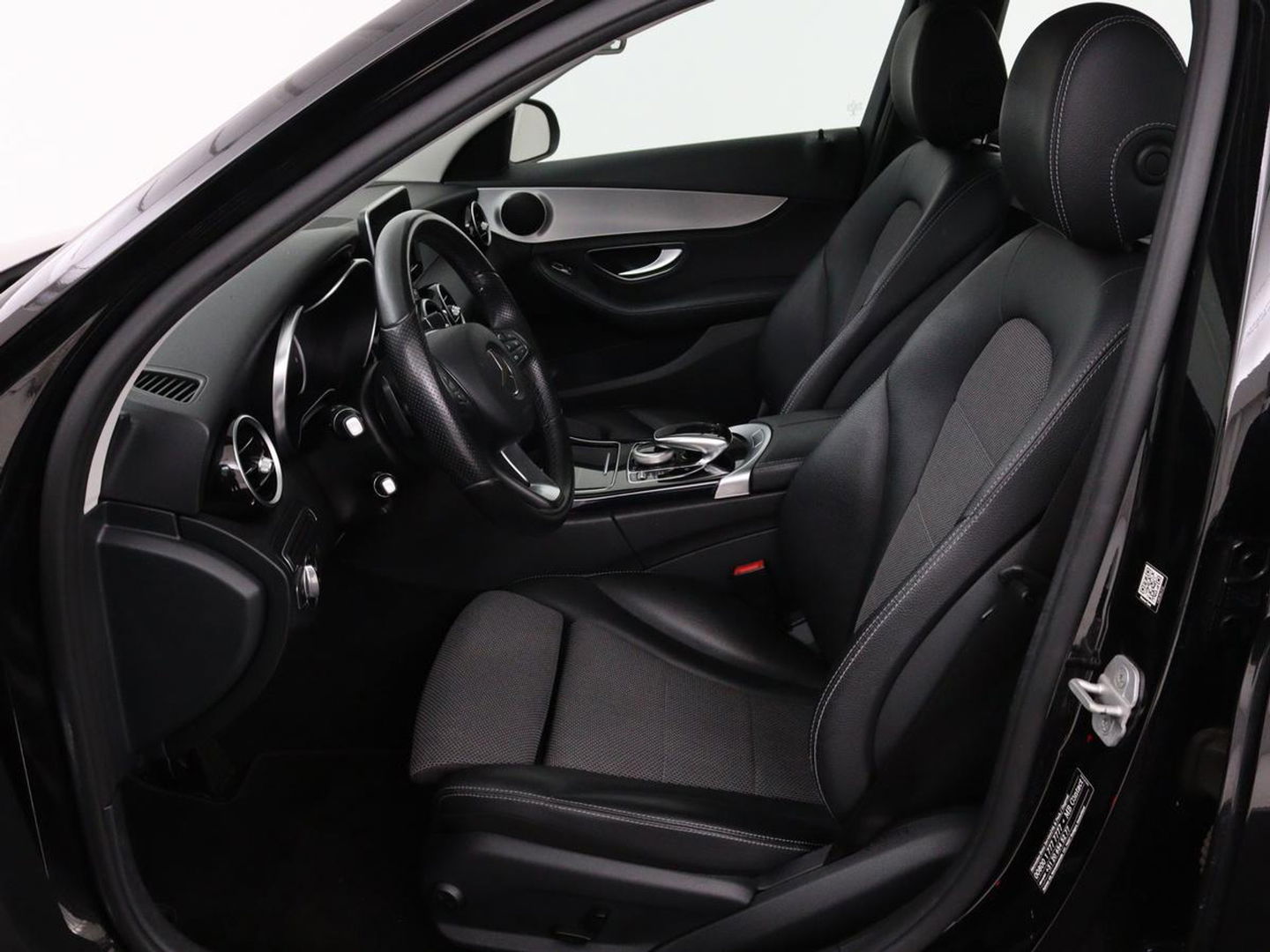 Mercedes-Benz C-Klasse 180 Avantgarde | Half leder | Adaptief LED | Trekhaak | Navigatie | Climate control | Park Assist | Cruise control | Bluetooth