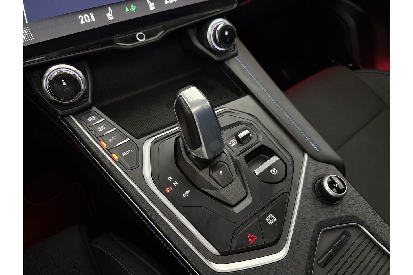 Lynk Co 01 1.5 Hybride 360Camera ACC Pano LED Memory Sfeerverl. Carplay Clima Navi Virtual 20"LMV
