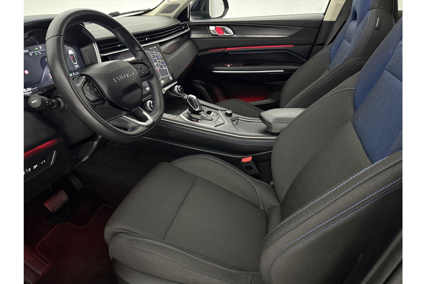 Lynk Co 01 1.5 Hybride 360Camera ACC Pano LED Memory Sfeerverl. Carplay Clima Navi Virtual 20"LMV
