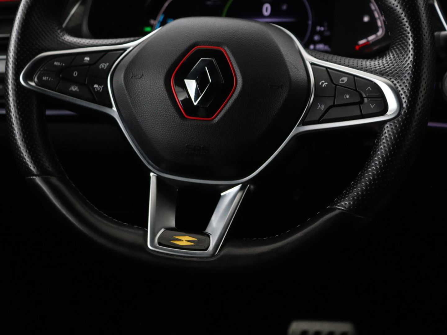 Renault Arkana 1.6 E-Tech Hybrid 145 R.S. Line | Leder/Alcantara | Stoel & stuurverwarming | Adaptive cruise | Camera | BOSE Sound | Carplay | Sfeerverlichting | Full LED | Keyless | Navigatie | Climate control