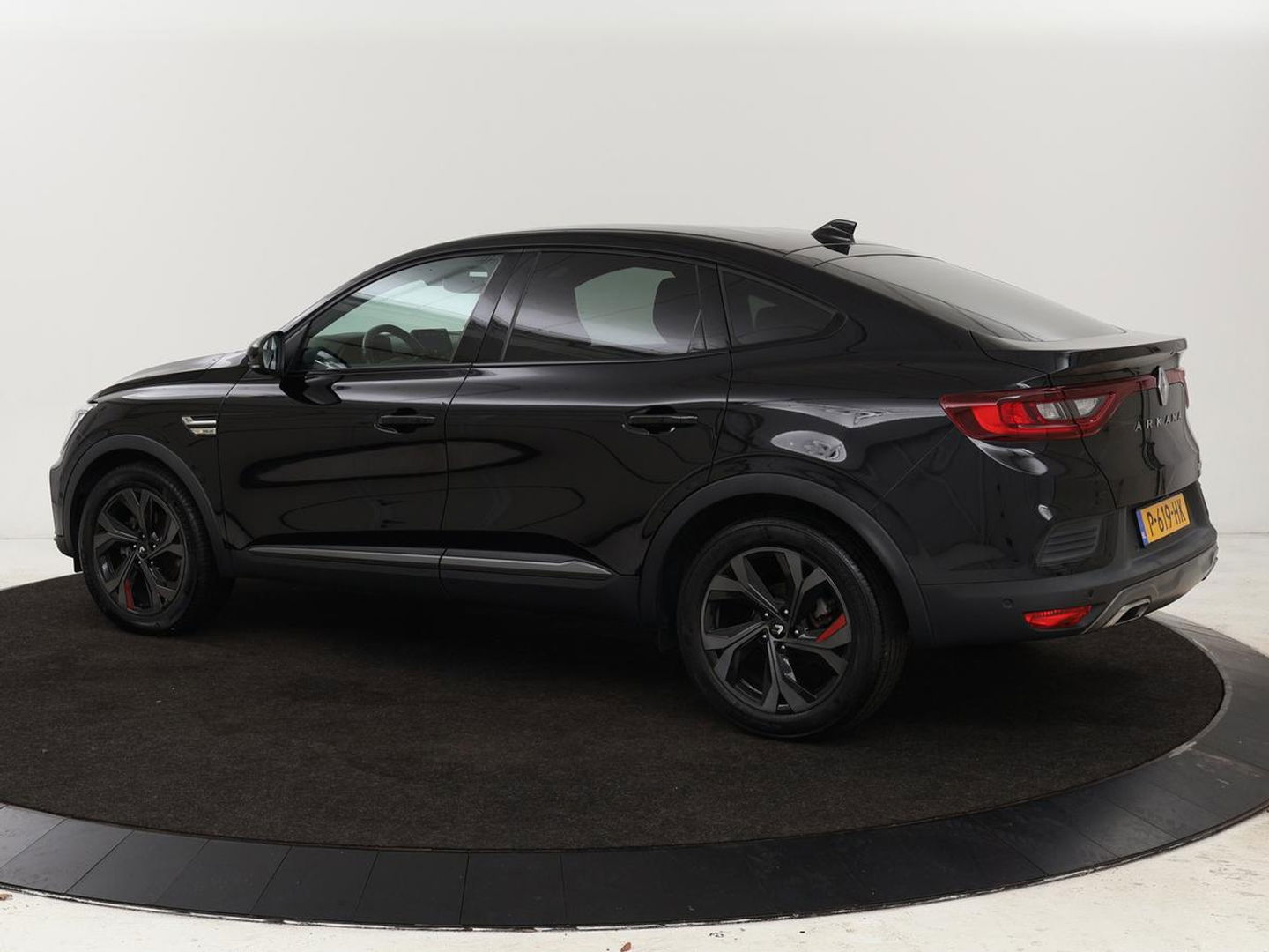 Renault Arkana 1.6 E-Tech Hybrid 145 R.S. Line | Leder/Alcantara | Stoel & stuurverwarming | Adaptive cruise | Camera | BOSE Sound | Carplay | Sfeerverlichting | Full LED | Keyless | Navigatie | Climate control