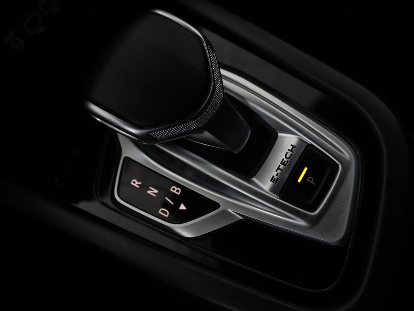 Renault Arkana 1.6 E-Tech Hybrid 145 R.S. Line | Leder/Alcantara | Stoel & stuurverwarming | Adaptive cruise | Camera | BOSE Sound | Carplay | Sfeerverlichting | Full LED | Keyless | Navigatie | Climate control