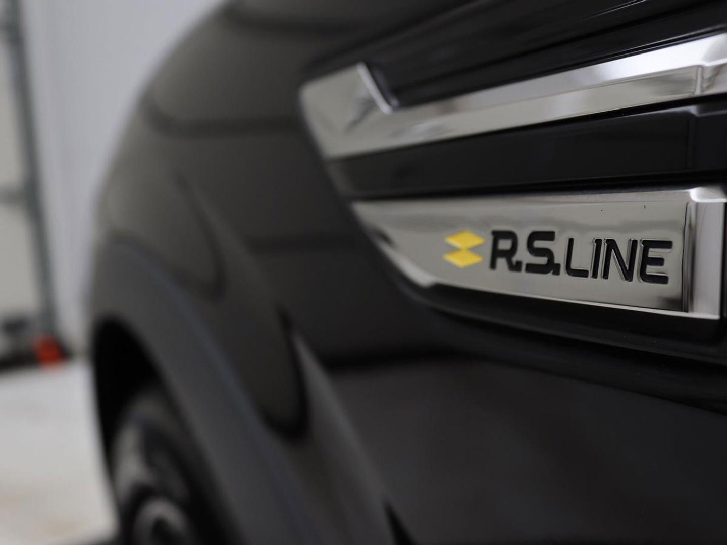 Renault Arkana 1.6 E-Tech Hybrid 145 R.S. Line | Leder/Alcantara | Stoel & stuurverwarming | Adaptive cruise | Camera | BOSE Sound | Carplay | Sfeerverlichting | Full LED | Keyless | Navigatie | Climate control