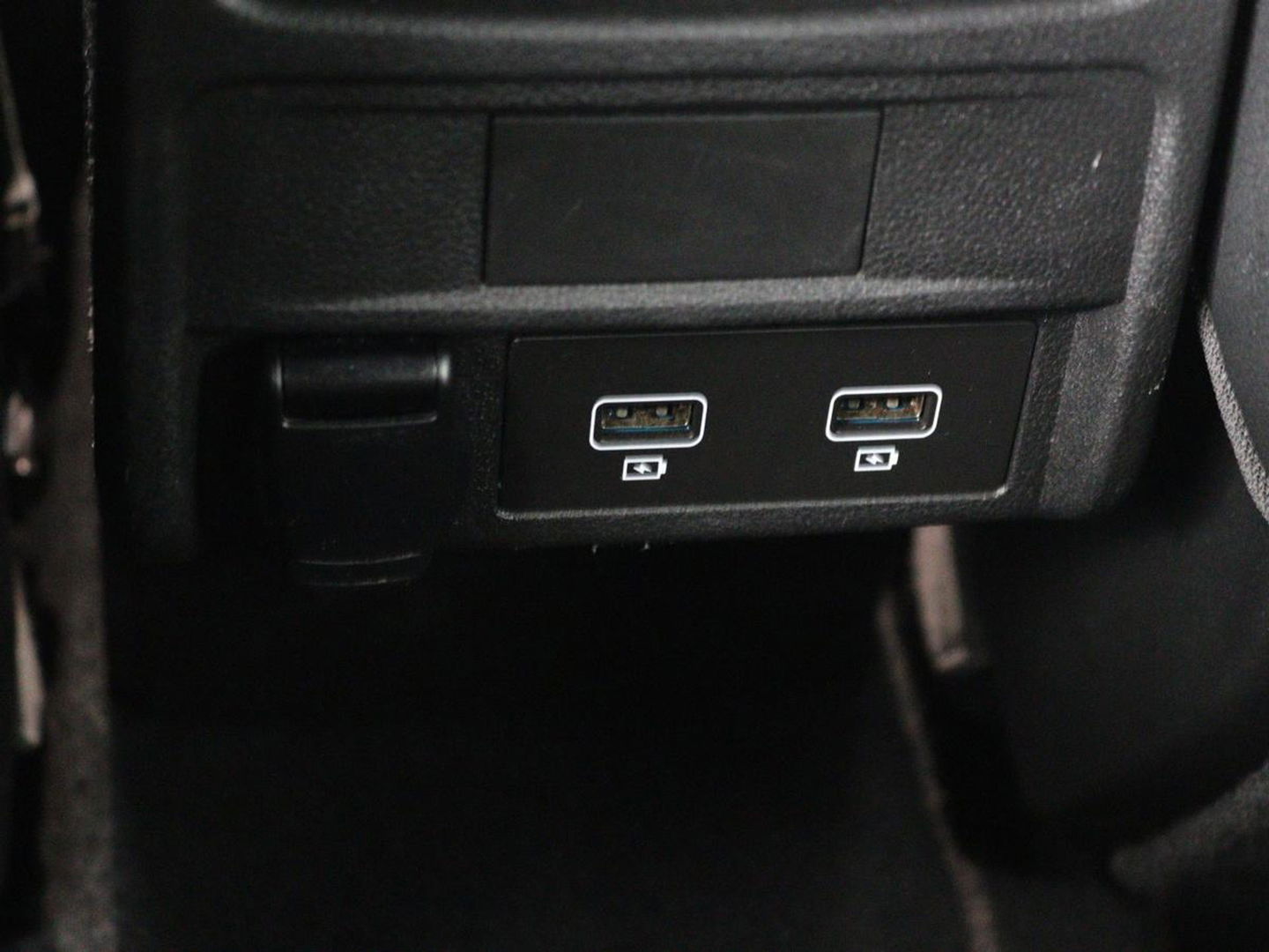 Renault Arkana 1.6 E-Tech Hybrid 145 R.S. Line | Leder/Alcantara | Stoel & stuurverwarming | Adaptive cruise | Camera | BOSE Sound | Carplay | Sfeerverlichting | Full LED | Keyless | Navigatie | Climate control