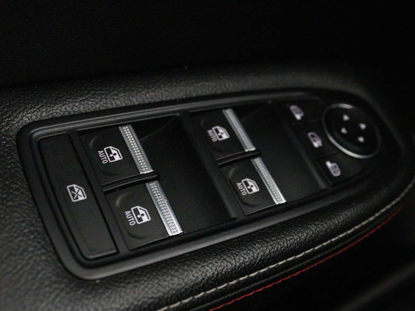 Renault Arkana 1.6 E-Tech Hybrid 145 R.S. Line | Leder/Alcantara | Stoel & stuurverwarming | Adaptive cruise | Camera | BOSE Sound | Carplay | Sfeerverlichting | Full LED | Keyless | Navigatie | Climate control