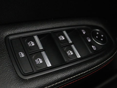 Renault Arkana 1.6 E-Tech Hybrid 145 R.S. Line | Leder/Alcantara | Stoel & stuurverwarming | Adaptive cruise | Camera | BOSE Sound | Carplay | Sfeerverlichting | Full LED | Keyless | Navigatie | Climate control