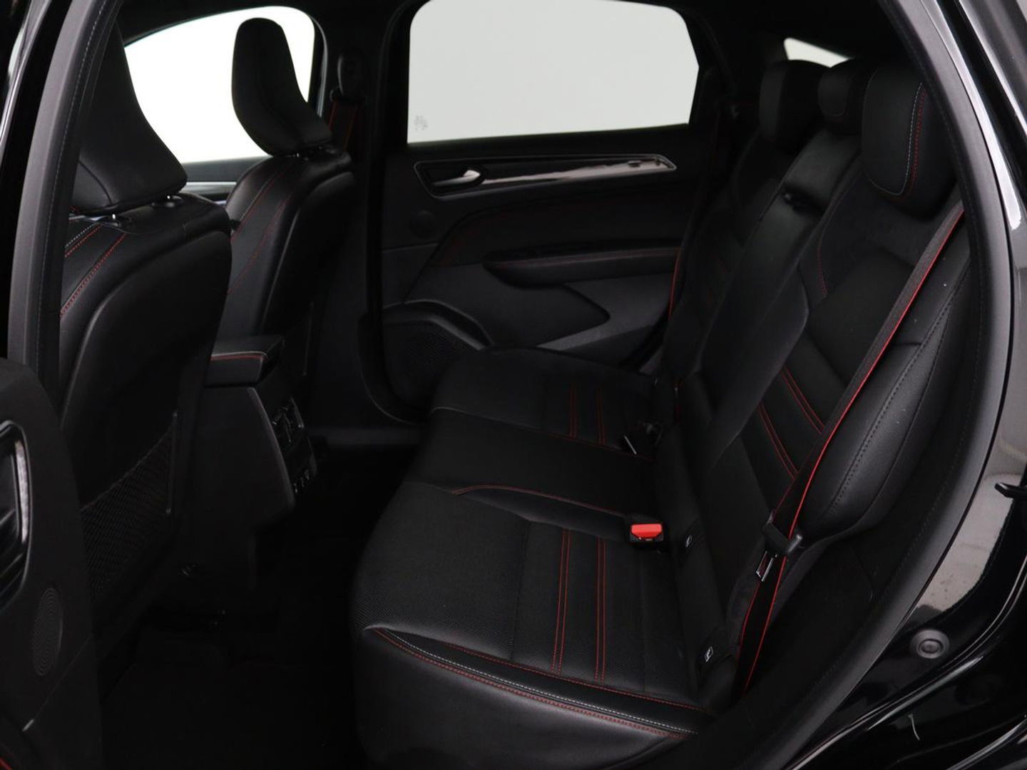 Renault Arkana 1.6 E-Tech Hybrid 145 R.S. Line | Leder/Alcantara | Stoel & stuurverwarming | Adaptive cruise | Camera | BOSE Sound | Carplay | Sfeerverlichting | Full LED | Keyless | Navigatie | Climate control