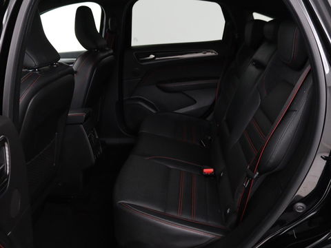 Renault Arkana 1.6 E-Tech Hybrid 145 R.S. Line | Leder/Alcantara | Stoel & stuurverwarming | Adaptive cruise | Camera | BOSE Sound | Carplay | Sfeerverlichting | Full LED | Keyless | Navigatie | Climate control