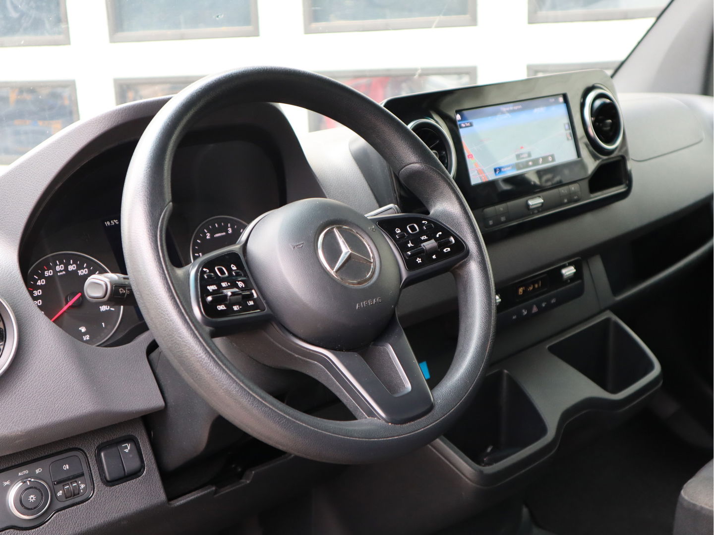 Mercedes-Benz Sprinter 514 CDI Automaat Bakwagen Laadklep - MBUX - Cruise - 3 Zits