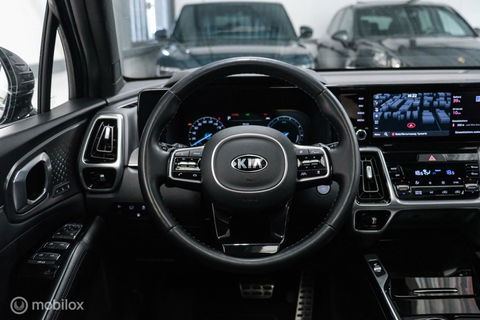Kia Sorento 1.6 T-GDI Plug-in Hybrid 4WD ComfortLine | Panorama | Bose | Adaptive | Stoelkoeling | LED | Trekhaak | Leder | Zonneschermen |