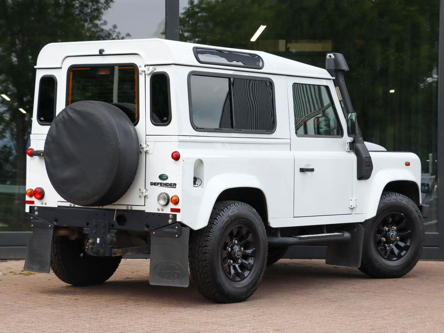 Land Rover Defender 2.2 D HT 90" E | Premium interieur | Keurige staat!