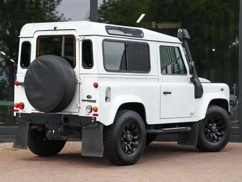 Land Rover Defender 2.2 D HT 90" E | Premium interieur | Keurige staat!