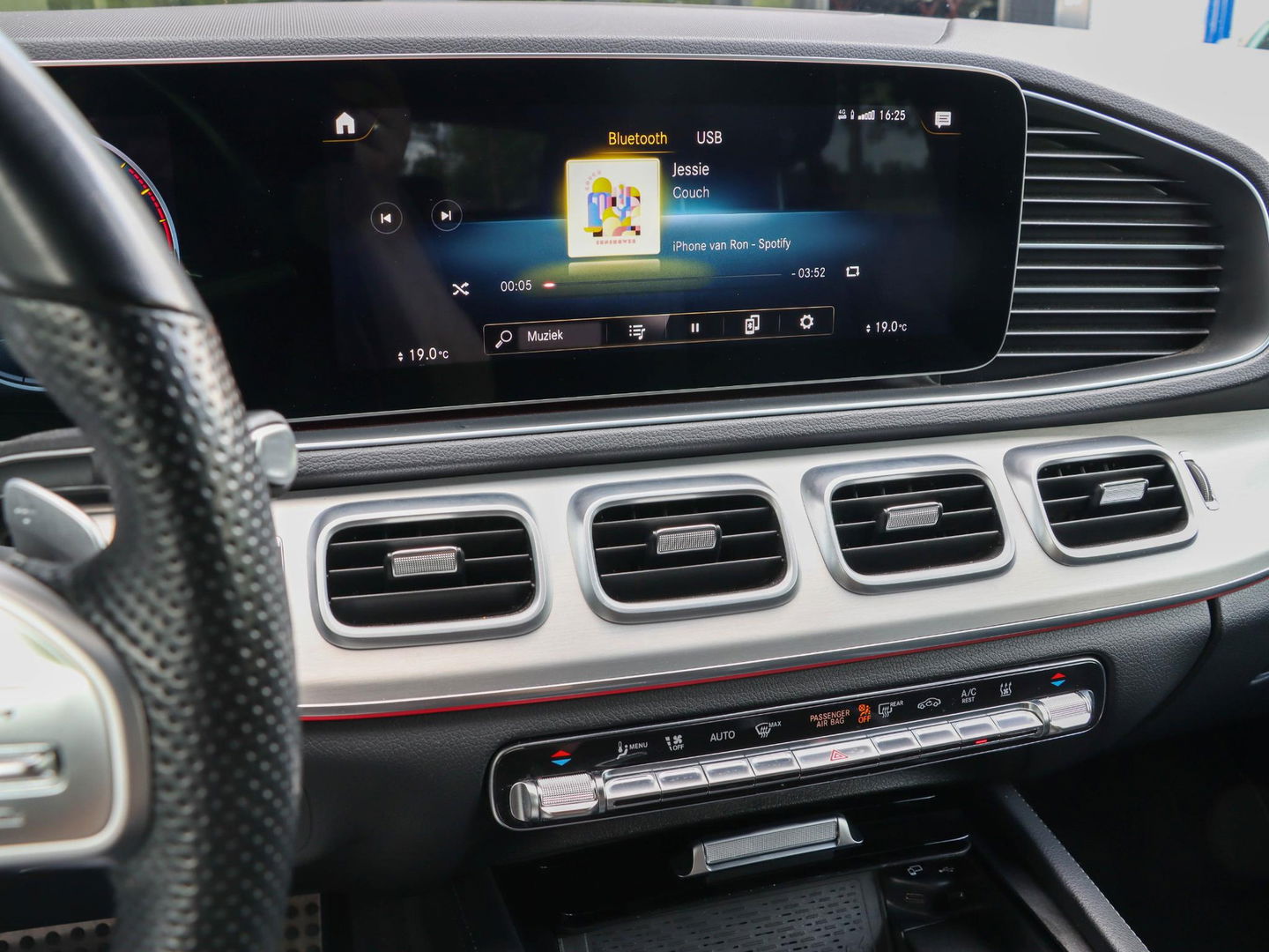 Mercedes-Benz GLE 350de 4MATIC AMG Line | Treeplanken | Camera