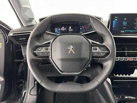 Peugeot e-208 EV Allure Pack 50 kWh [ 3-Fase ] (INCL-BTW) *1/2LEATHER | FULL-LED | DIGI-COCKPIT | CCS-FASTLOADER | KEYLESS | CAMERA | NAVI-FULLMAP | APP.CONNECT | LANE-ASSIST | DAB+ | CRUISE | SPORT-COMFORT-SEATS | 1/2-LEATHER | 16"ALU*