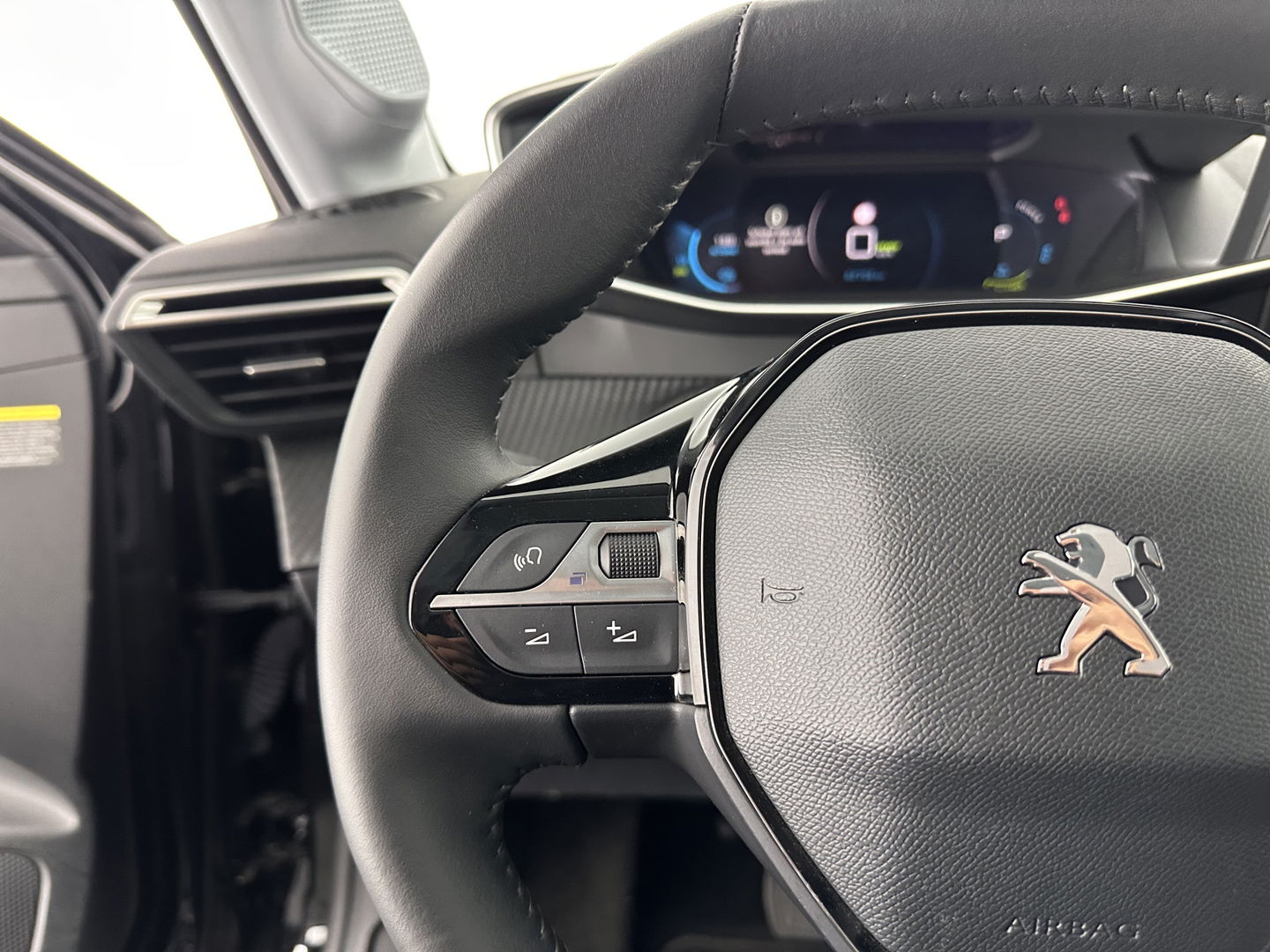Peugeot e-208 EV Allure Pack 50 kWh [ 3-Fase ] (INCL-BTW) *1/2LEATHER | FULL-LED | DIGI-COCKPIT | CCS-FASTLOADER | KEYLESS | CAMERA | NAVI-FULLMAP | APP.CONNECT | LANE-ASSIST | DAB+ | CRUISE | SPORT-COMFORT-SEATS | 1/2-LEATHER | 16"ALU*
