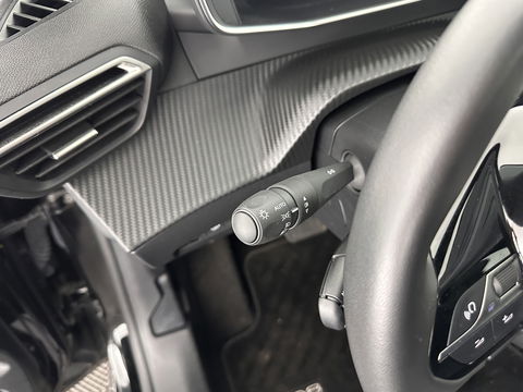 Peugeot e-208 EV Allure Pack 50 kWh [ 3-Fase ] (INCL-BTW) *1/2LEATHER | FULL-LED | DIGI-COCKPIT | CCS-FASTLOADER | KEYLESS | CAMERA | NAVI-FULLMAP | APP.CONNECT | LANE-ASSIST | DAB+ | CRUISE | SPORT-COMFORT-SEATS | 1/2-LEATHER | 16"ALU*