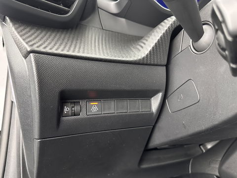 Peugeot e-208 EV Allure Pack 50 kWh [ 3-Fase ] (INCL-BTW) *1/2LEATHER | FULL-LED | DIGI-COCKPIT | CCS-FASTLOADER | KEYLESS | CAMERA | NAVI-FULLMAP | APP.CONNECT | LANE-ASSIST | DAB+ | CRUISE | SPORT-COMFORT-SEATS | 1/2-LEATHER | 16"ALU*