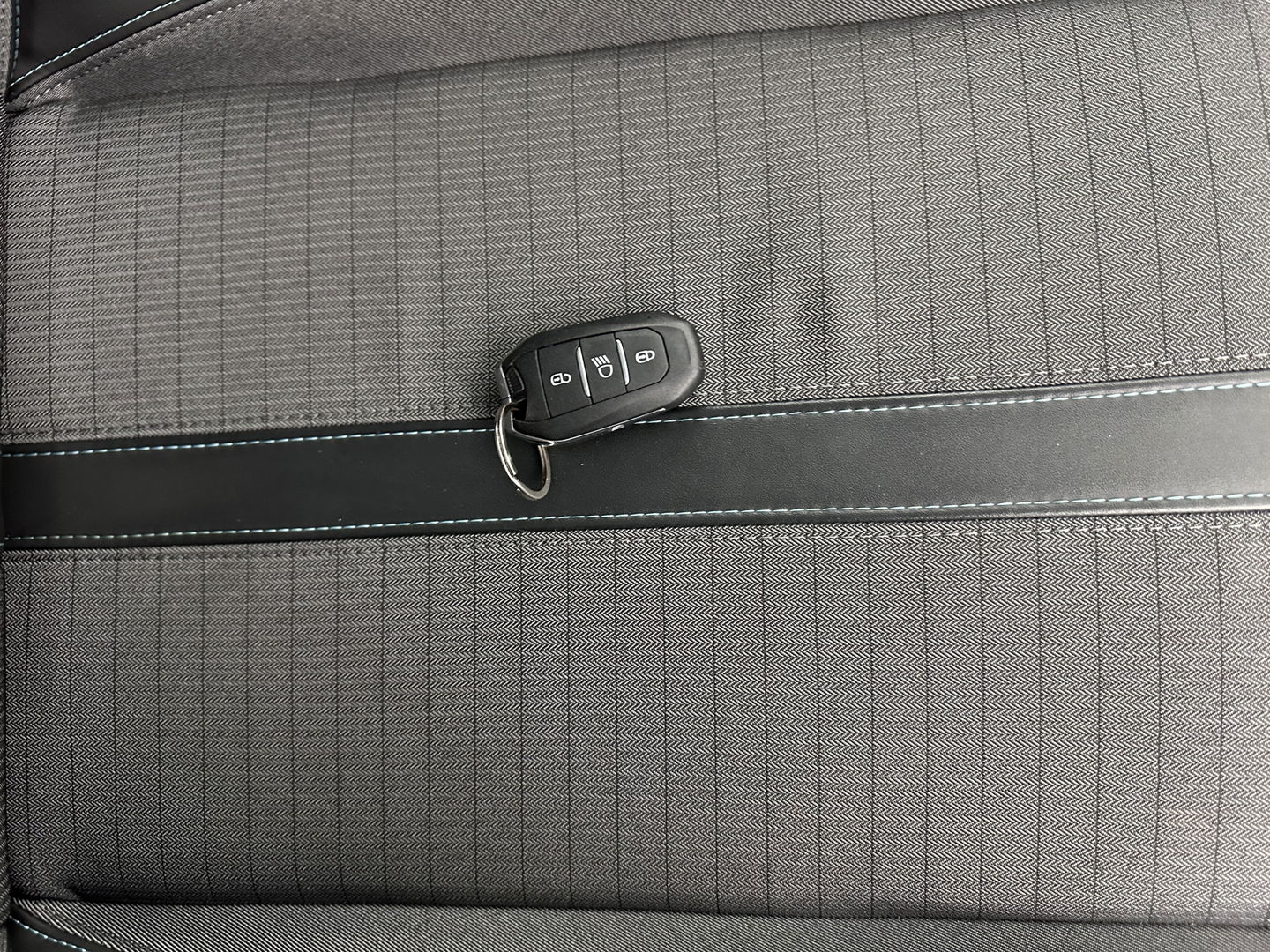 Peugeot e-208 EV Allure Pack 50 kWh [ 3-Fase ] (INCL-BTW) *1/2LEATHER | FULL-LED | DIGI-COCKPIT | CCS-FASTLOADER | KEYLESS | CAMERA | NAVI-FULLMAP | APP.CONNECT | LANE-ASSIST | DAB+ | CRUISE | SPORT-COMFORT-SEATS | 1/2-LEATHER | 16"ALU*
