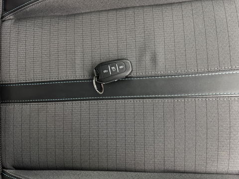 Peugeot e-208 EV Allure Pack 50 kWh [ 3-Fase ] (INCL-BTW) *1/2LEATHER | FULL-LED | DIGI-COCKPIT | CCS-FASTLOADER | KEYLESS | CAMERA | NAVI-FULLMAP | APP.CONNECT | LANE-ASSIST | DAB+ | CRUISE | SPORT-COMFORT-SEATS | 1/2-LEATHER | 16"ALU*