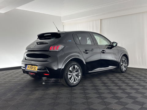 Peugeot e-208 EV Allure Pack 50 kWh [ 3-Fase ] (INCL-BTW) *1/2LEATHER | FULL-LED | DIGI-COCKPIT | CCS-FASTLOADER | KEYLESS | CAMERA | NAVI-FULLMAP | APP.CONNECT | LANE-ASSIST | DAB+ | CRUISE | SPORT-COMFORT-SEATS | 1/2-LEATHER | 16"ALU*