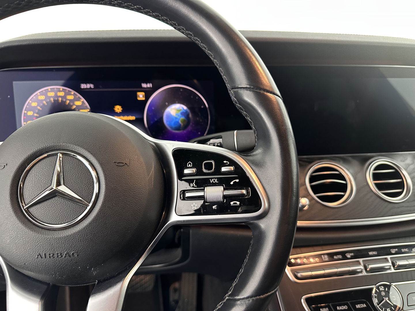 Mercedes-Benz E-Klasse Estate 220 d Premium Aut. *1/2LEATHER | MULTIBEAM-LED | WIDESCREEN-DIGI-COCKPIT | TOP-VIEW | MEMORY-PACK | AMBIENT-LIGHT | COMFORT-SEATS | NAVI-FULLMAP | 17''ALU*