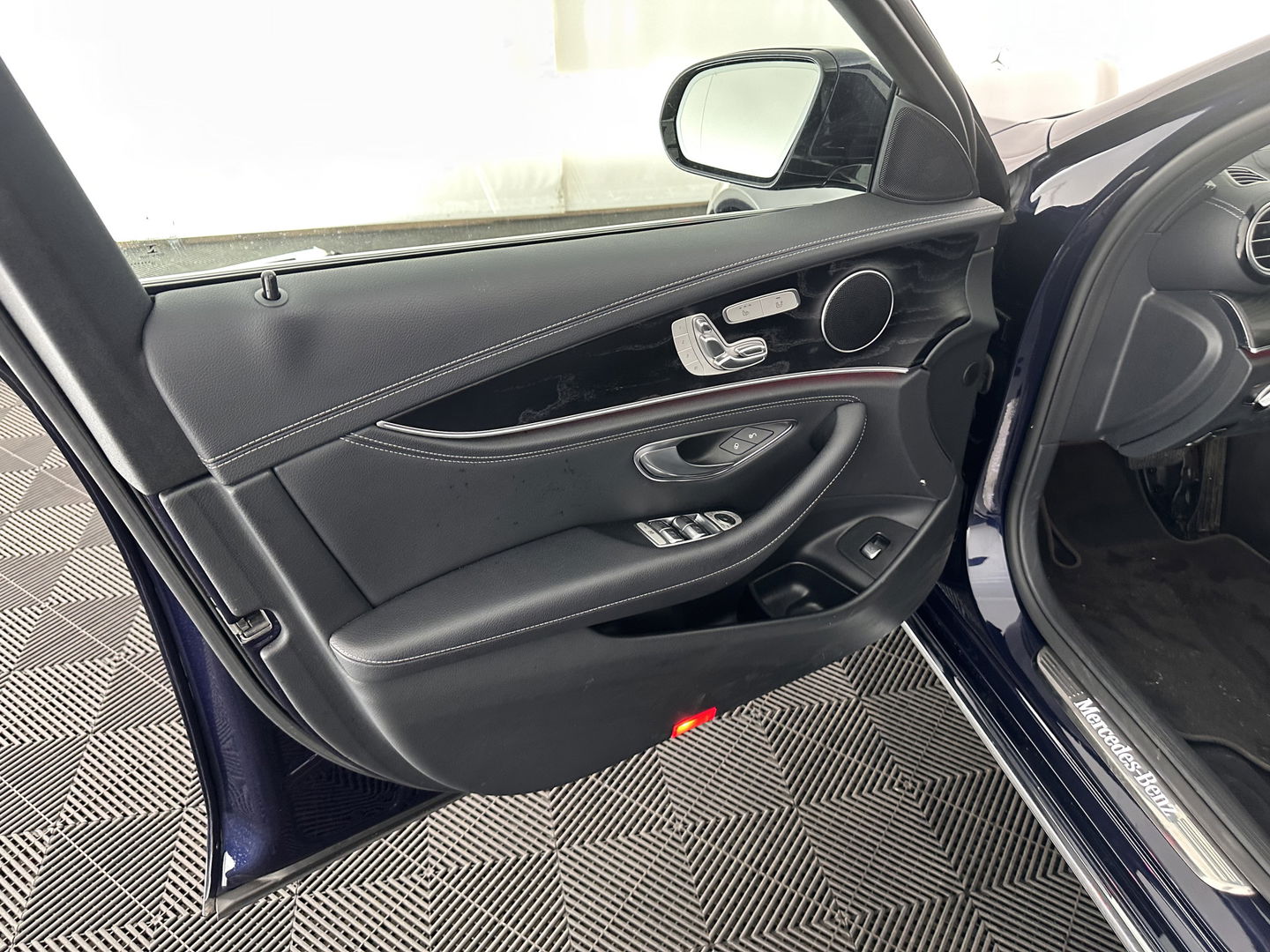 Mercedes-Benz E-Klasse Estate 220 d Premium Aut. *1/2LEATHER | MULTIBEAM-LED | WIDESCREEN-DIGI-COCKPIT | TOP-VIEW | MEMORY-PACK | AMBIENT-LIGHT | COMFORT-SEATS | NAVI-FULLMAP | 17''ALU*