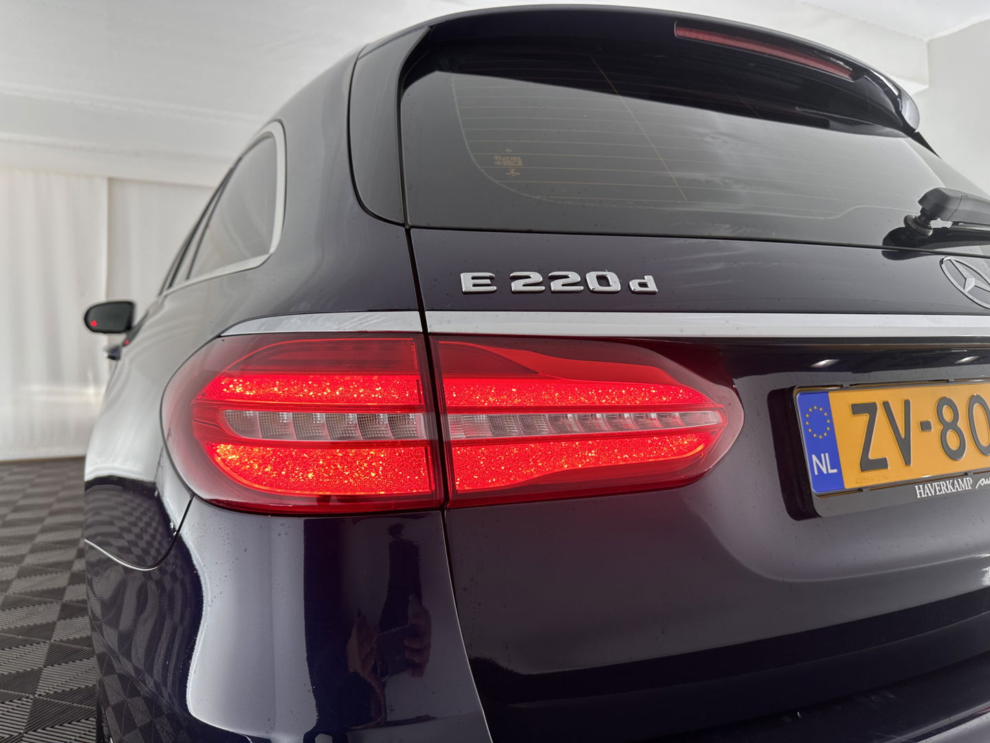 Mercedes-Benz E-Klasse Estate 220 d Premium Aut. *1/2LEATHER | MULTIBEAM-LED | WIDESCREEN-DIGI-COCKPIT | TOP-VIEW | MEMORY-PACK | AMBIENT-LIGHT | COMFORT-SEATS | NAVI-FULLMAP | 17''ALU*