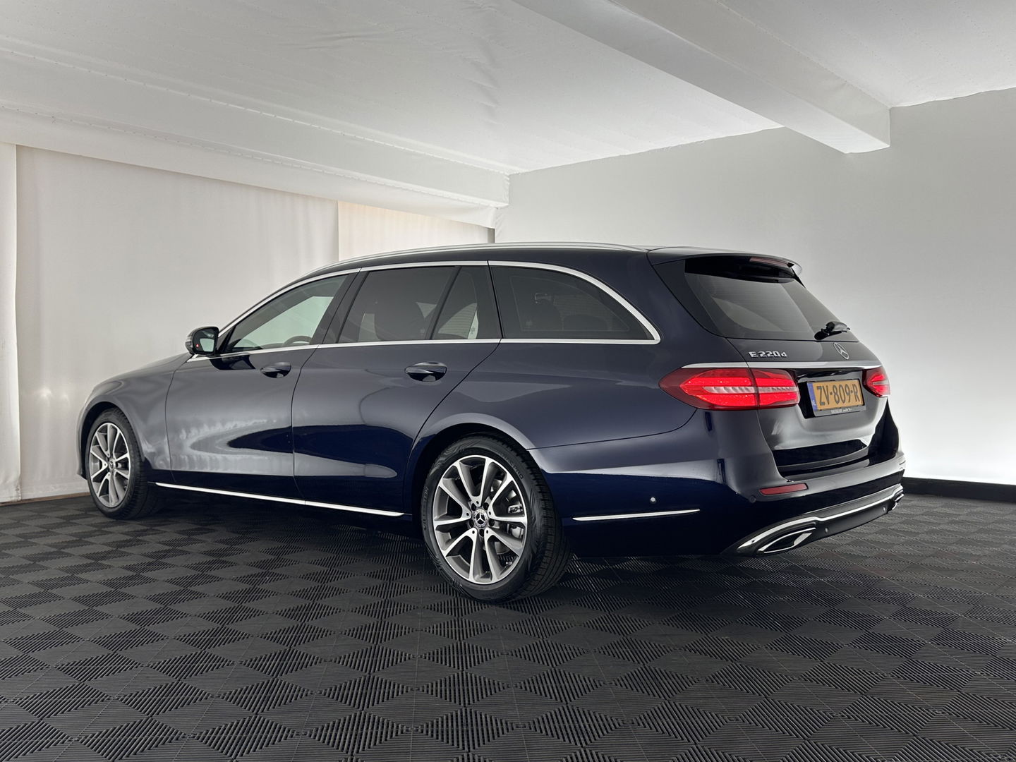 Mercedes-Benz E-Klasse Estate 220 d Premium Aut. *1/2LEATHER | MULTIBEAM-LED | WIDESCREEN-DIGI-COCKPIT | TOP-VIEW | MEMORY-PACK | AMBIENT-LIGHT | COMFORT-SEATS | NAVI-FULLMAP | 17''ALU*