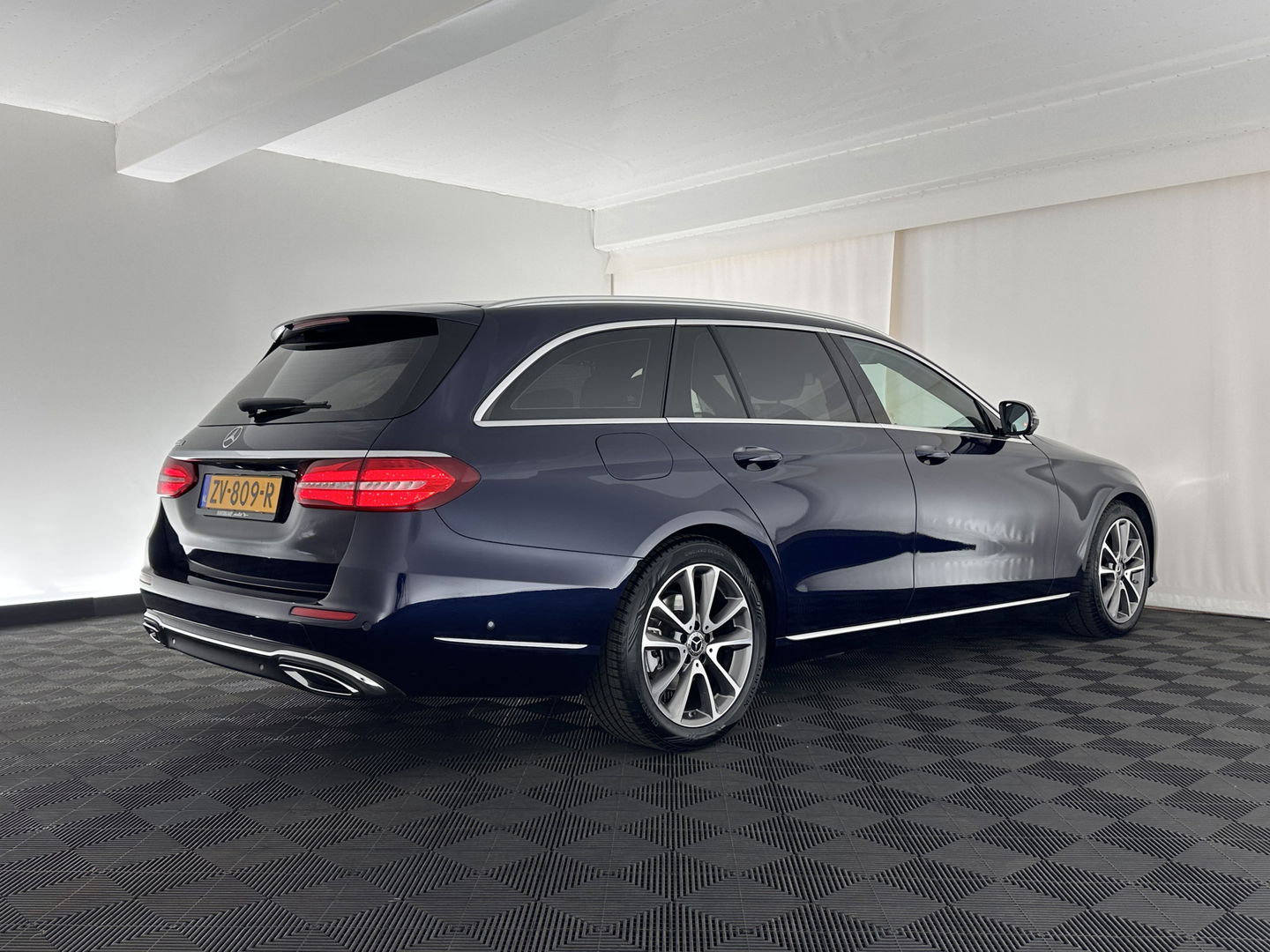 Mercedes-Benz E-Klasse Estate 220 d Premium Aut. *1/2LEATHER | MULTIBEAM-LED | WIDESCREEN-DIGI-COCKPIT | TOP-VIEW | MEMORY-PACK | AMBIENT-LIGHT | COMFORT-SEATS | NAVI-FULLMAP | 17''ALU*