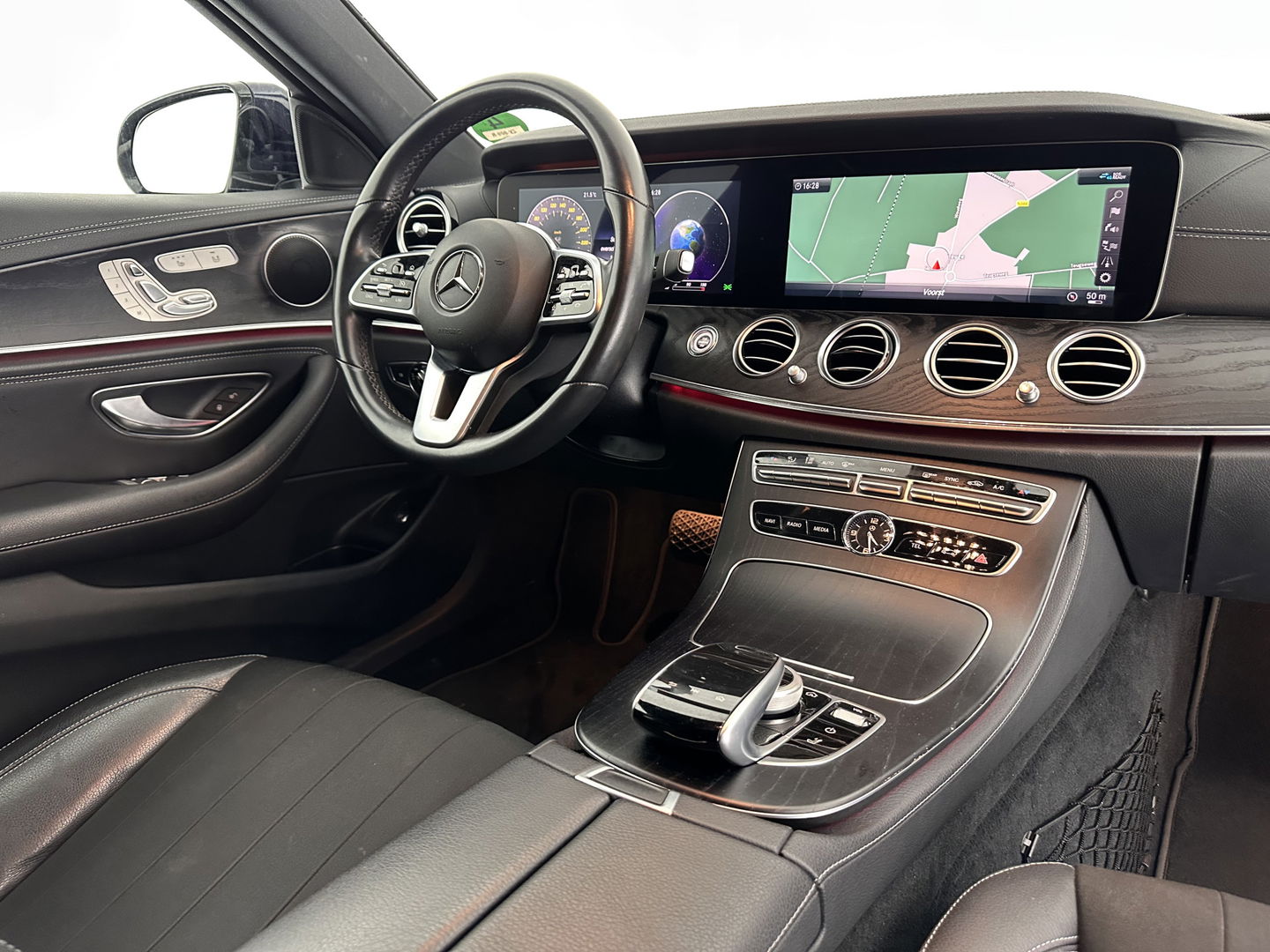 Mercedes-Benz E-Klasse Estate 220 d Premium Aut. *1/2LEATHER | MULTIBEAM-LED | WIDESCREEN-DIGI-COCKPIT | TOP-VIEW | MEMORY-PACK | AMBIENT-LIGHT | COMFORT-SEATS | NAVI-FULLMAP | 17''ALU*