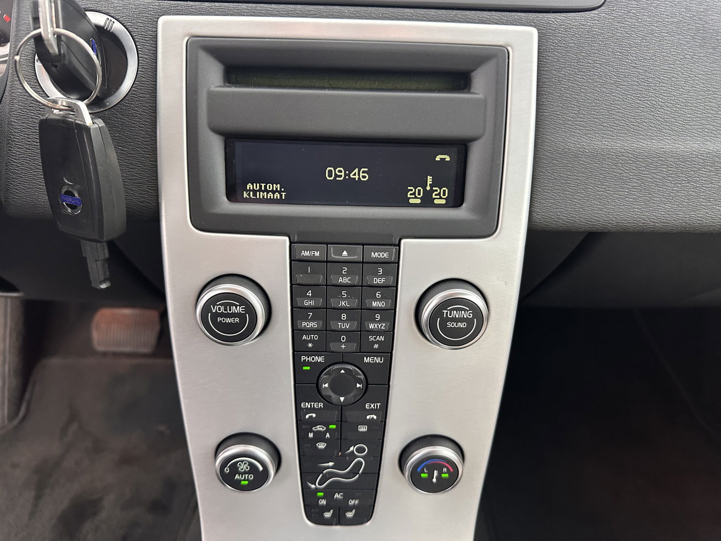 Volvo C70 Convertible 2.0D Momentum Intro Edition Aut. *LUXURY-LEATHER | BI-XENON | NAVI-FULLMAP | BLINDSPOT | HEATED-COMFORTSEATS | AIRSCARF | ECC | PDC | CRUISE | 16''ALU*
