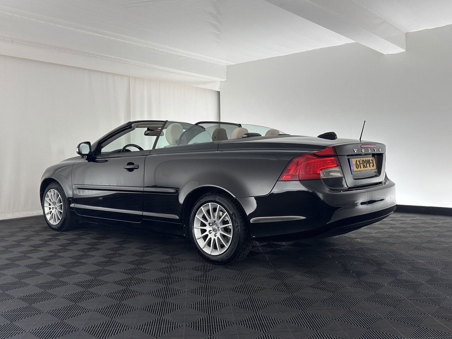 Volvo C70 Convertible 2.0D Momentum Intro Edition Aut. *LUXURY-LEATHER | BI-XENON | NAVI-FULLMAP | BLINDSPOT | HEATED-COMFORTSEATS | AIRSCARF | ECC | PDC | CRUISE | 16''ALU*