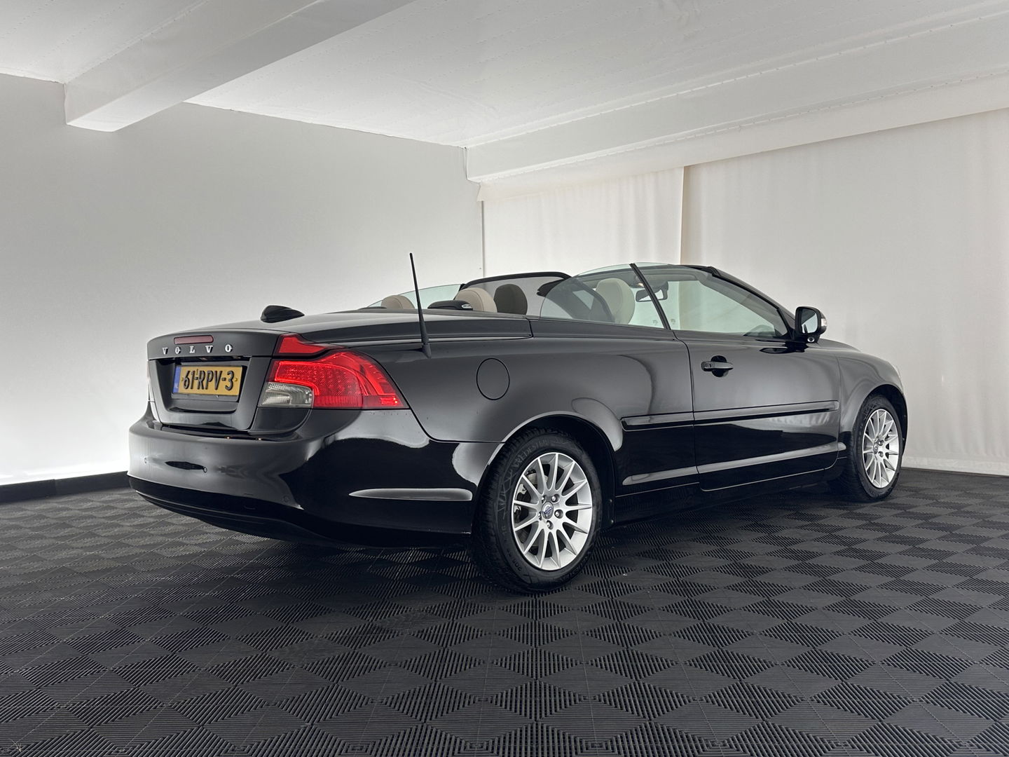 Volvo C70 Convertible 2.0D Momentum Intro Edition Aut. *LUXURY-LEATHER | BI-XENON | NAVI-FULLMAP | BLINDSPOT | HEATED-COMFORTSEATS | AIRSCARF | ECC | PDC | CRUISE | 16''ALU*