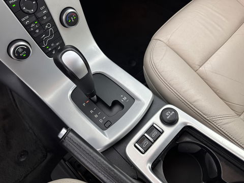 Volvo C70 Convertible 2.0D Momentum Intro Edition Aut. *LUXURY-LEATHER | BI-XENON | NAVI-FULLMAP | BLINDSPOT | HEATED-COMFORTSEATS | AIRSCARF | ECC | PDC | CRUISE | 16''ALU*