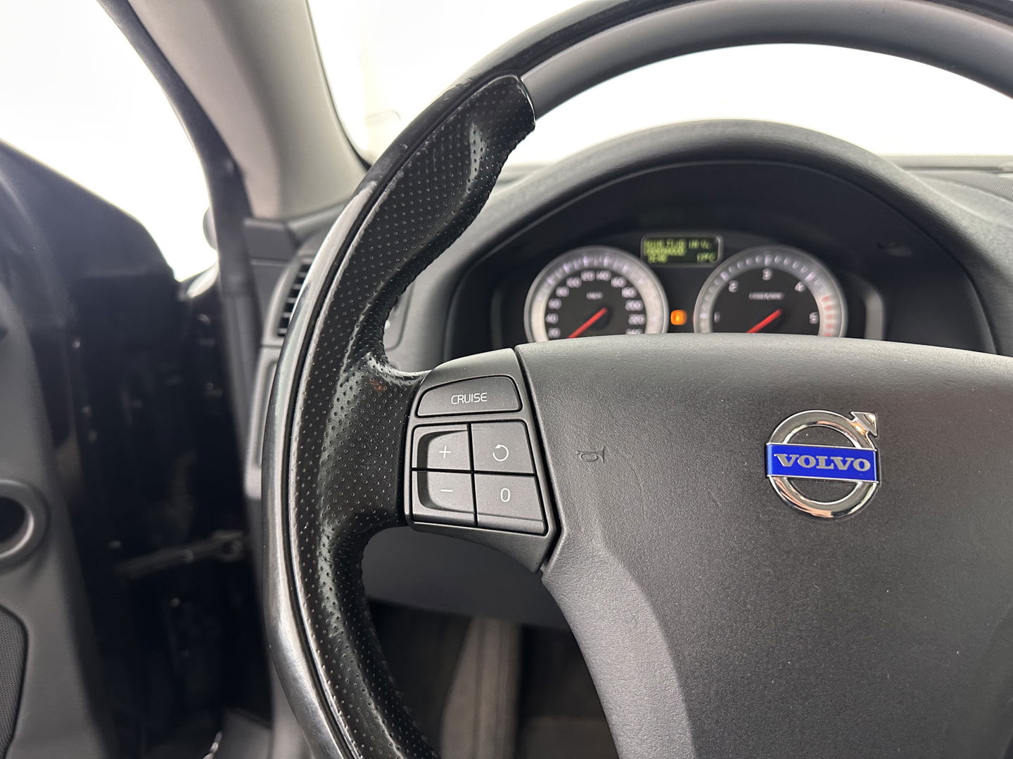 Volvo C70 Convertible 2.0D Momentum Intro Edition Aut. *LUXURY-LEATHER | BI-XENON | NAVI-FULLMAP | BLINDSPOT | HEATED-COMFORTSEATS | AIRSCARF | ECC | PDC | CRUISE | 16''ALU*