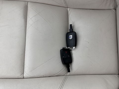 Volvo C70 Convertible 2.0D Momentum Intro Edition Aut. *LUXURY-LEATHER | BI-XENON | NAVI-FULLMAP | BLINDSPOT | HEATED-COMFORTSEATS | AIRSCARF | ECC | PDC | CRUISE | 16''ALU*