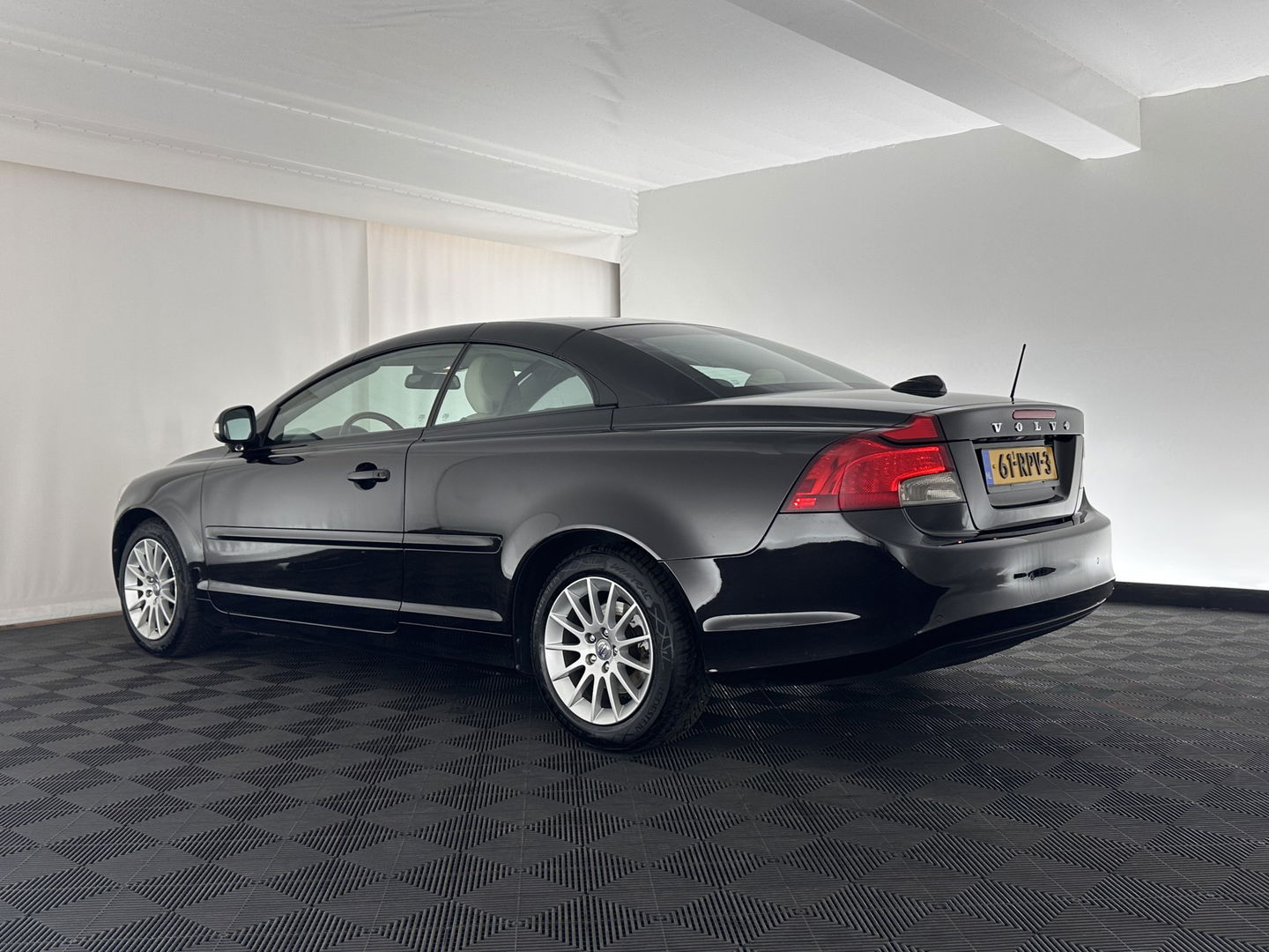 Volvo C70 Convertible 2.0D Momentum Intro Edition Aut. *LUXURY-LEATHER | BI-XENON | NAVI-FULLMAP | BLINDSPOT | HEATED-COMFORTSEATS | AIRSCARF | ECC | PDC | CRUISE | 16''ALU*