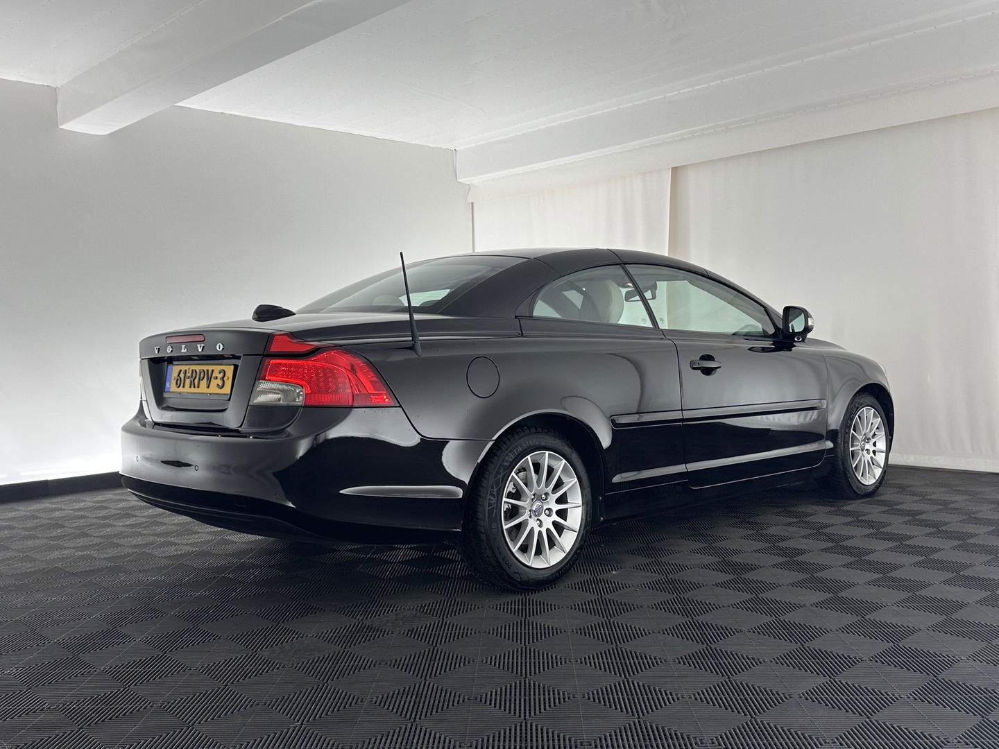 Volvo C70 Convertible 2.0D Momentum Intro Edition Aut. *LUXURY-LEATHER | BI-XENON | NAVI-FULLMAP | BLINDSPOT | HEATED-COMFORTSEATS | AIRSCARF | ECC | PDC | CRUISE | 16''ALU*