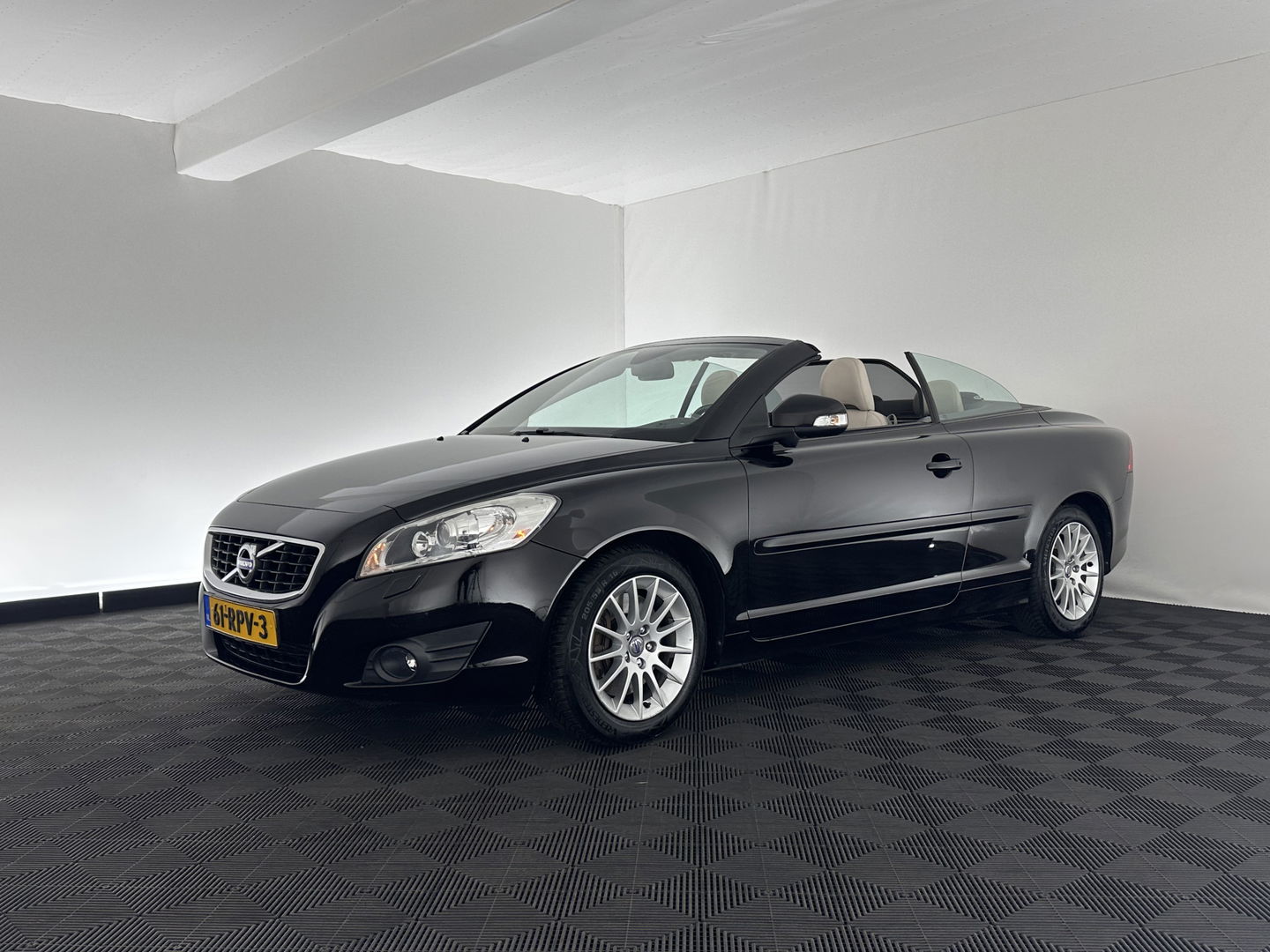 Volvo C70 Convertible 2.0D Momentum Intro Edition Aut. *LUXURY-LEATHER | BI-XENON | NAVI-FULLMAP | BLINDSPOT | HEATED-COMFORTSEATS | AIRSCARF | ECC | PDC | CRUISE | 16''ALU*