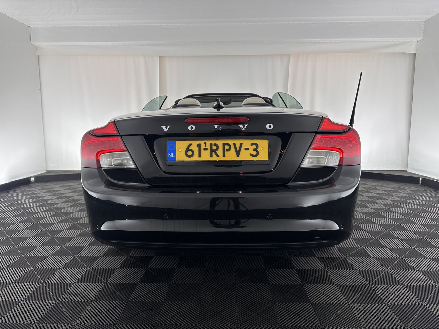 Volvo C70 Convertible 2.0D Momentum Intro Edition Aut. *LUXURY-LEATHER | BI-XENON | NAVI-FULLMAP | BLINDSPOT | HEATED-COMFORTSEATS | AIRSCARF | ECC | PDC | CRUISE | 16''ALU*