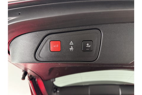 Peugeot 3008 1.2 PureTech 360Camera Memory Virtual Trekhaak Clima Cruise LED Carplay 19"LMV Navi PDC