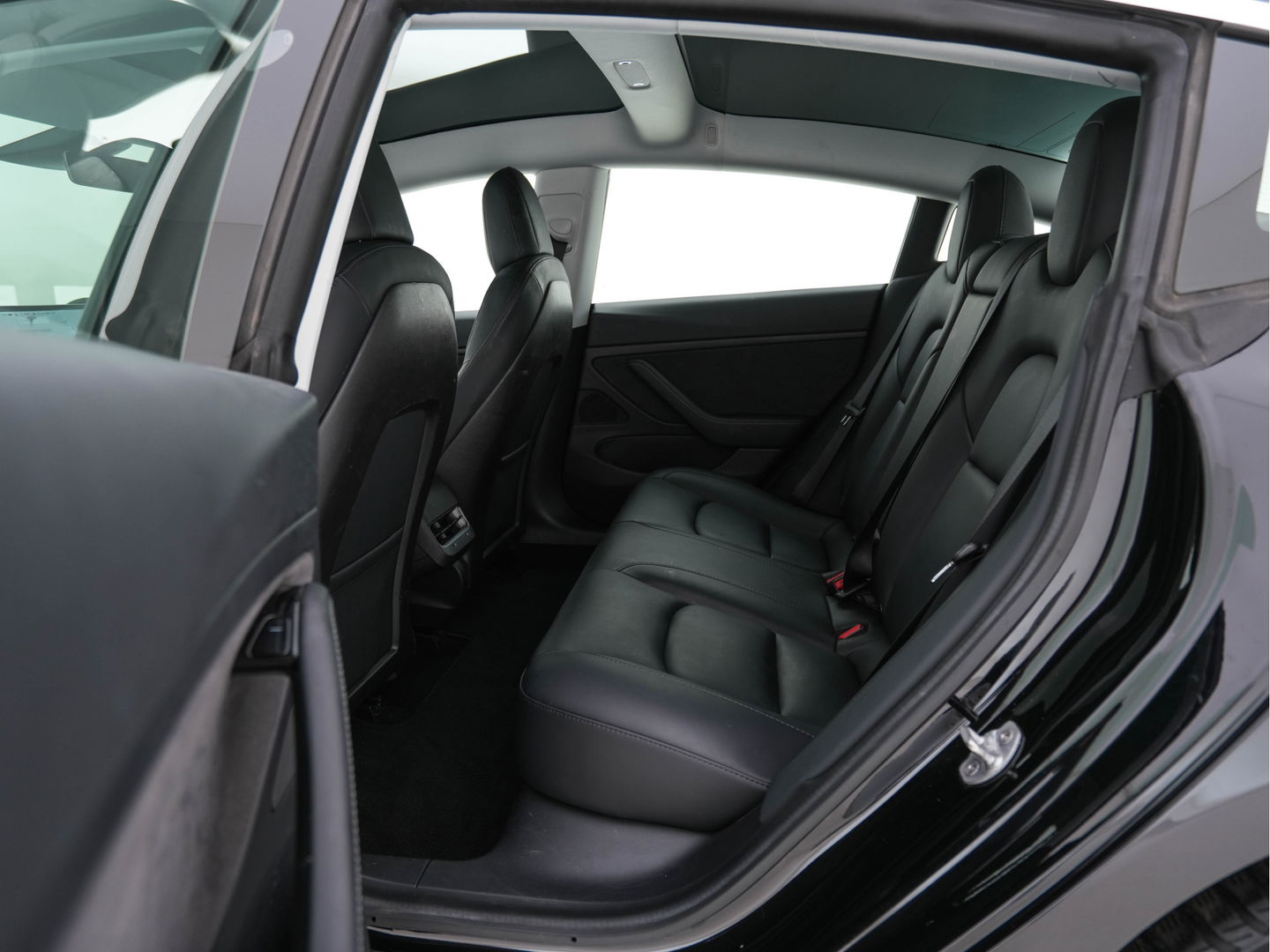 Tesla Model 3 Long Range AWD 75 kWh [ 3-Fase ] (INCL-BTW) Aut. *PANO | AUTO-PILOT | FULL-LEATHER | KEYLESS | FULL-LED | MEMORY-PACK | SURROUND-VIEW | DAB | CARPLAY | DIGI-COCKPIT | LANE-ASSIST | COMFORT-SEATS | 19"ALU*