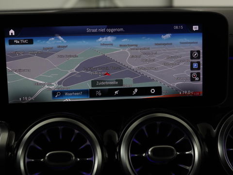 Mercedes-Benz GLB 200 Premium Plus | AMG Line | Panoramadak | Leder | Stoelverwarming | Carplay | Camera | Trekhaak | Memory | Carbon | Full LED | Navigatie | Keyless