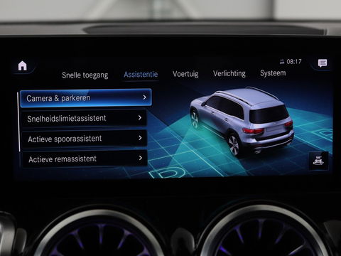 Mercedes-Benz GLB 200 Premium Plus | AMG Line | Panoramadak | Leder | Stoelverwarming | Carplay | Camera | Trekhaak | Memory | Carbon | Full LED | Navigatie | Keyless