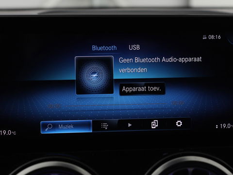 Mercedes-Benz GLB 200 Premium Plus | AMG Line | Panoramadak | Leder | Stoelverwarming | Carplay | Camera | Trekhaak | Memory | Carbon | Full LED | Navigatie | Keyless