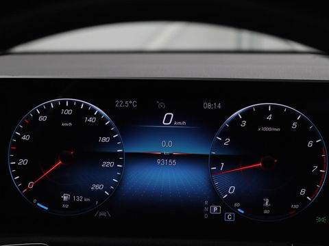 Mercedes-Benz GLB 200 Premium Plus | AMG Line | Panoramadak | Leder | Stoelverwarming | Carplay | Camera | Trekhaak | Memory | Carbon | Full LED | Navigatie | Keyless