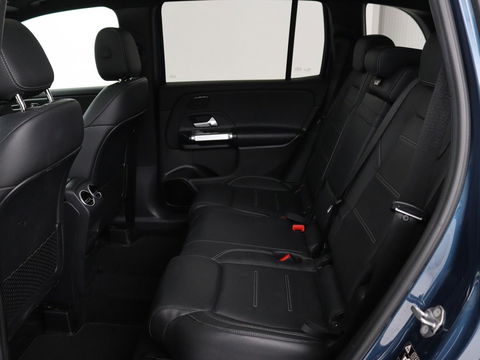 Mercedes-Benz GLB 200 Premium Plus | AMG Line | Panoramadak | Leder | Stoelverwarming | Carplay | Camera | Trekhaak | Memory | Carbon | Full LED | Navigatie | Keyless
